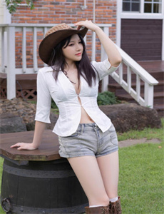 丰满双乳秘书被老板狂揉捏,酒后和朋友换娶妻中字3